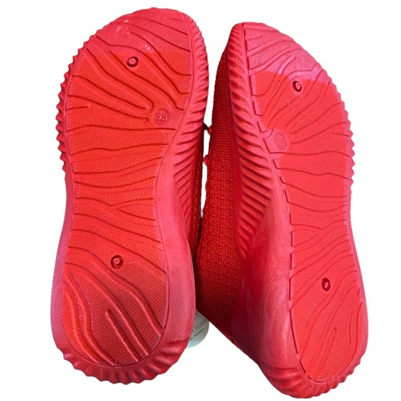 Danskin red, ultra light memory foam comfort sneakers size 5.5 NWT - Picture 4 of 4